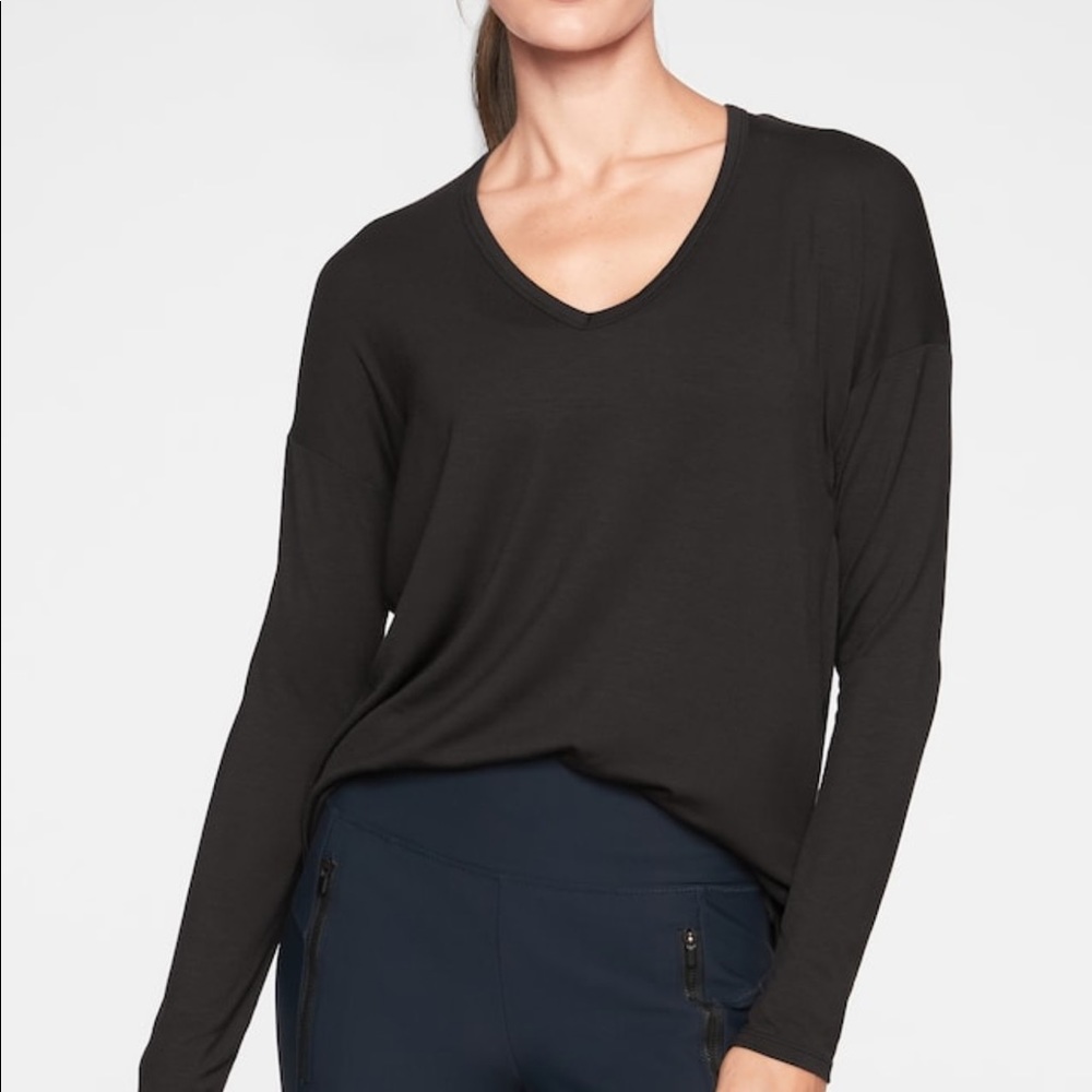 Athleta Cloudlight V Neck shirt